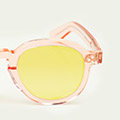 Light yellow mineral lenses (CLAY-26)
