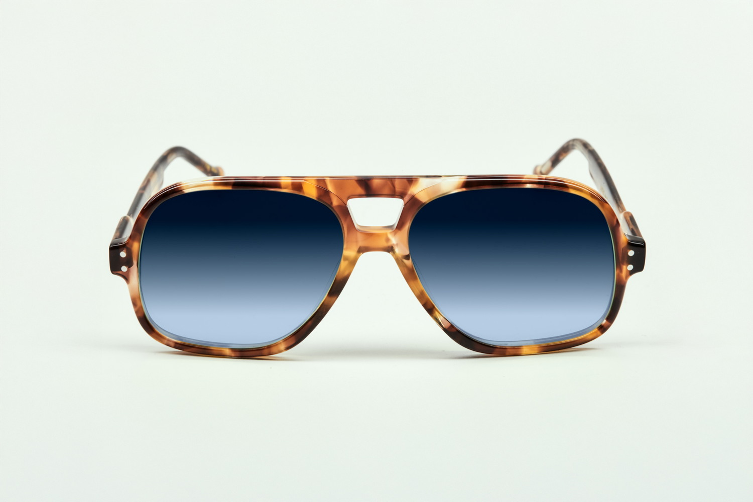 LOTUS-LTD17-F-VERRE-BLEU-FONCE-MINERAUX