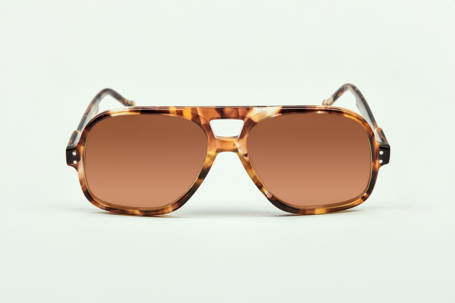 LOTUS-LTD17-F-VERRE-ROSE-MINERAUX